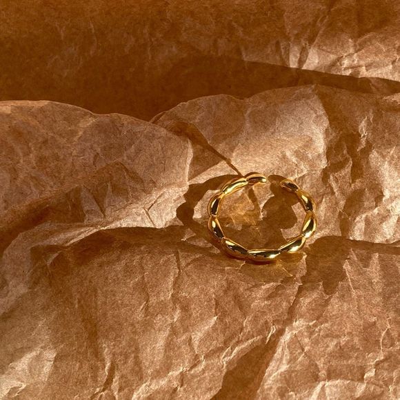 18K Gold Plated Trilly Oval Beaded Band Ring - Picture 3 of 8